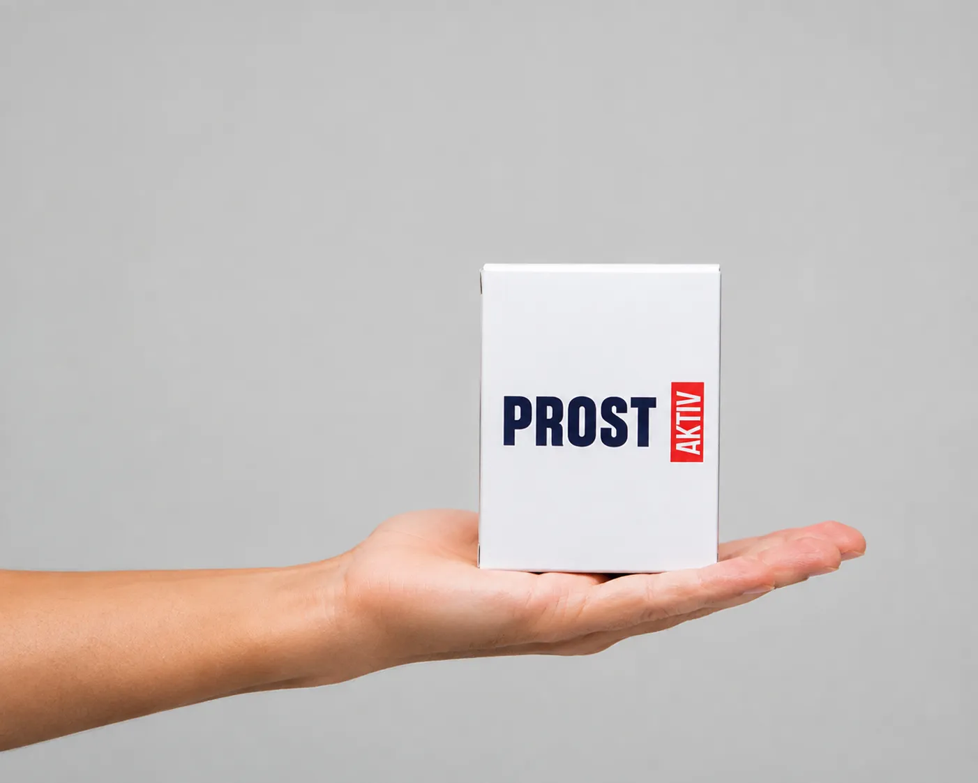 ProstaAktiv — Verpackung in der Hand