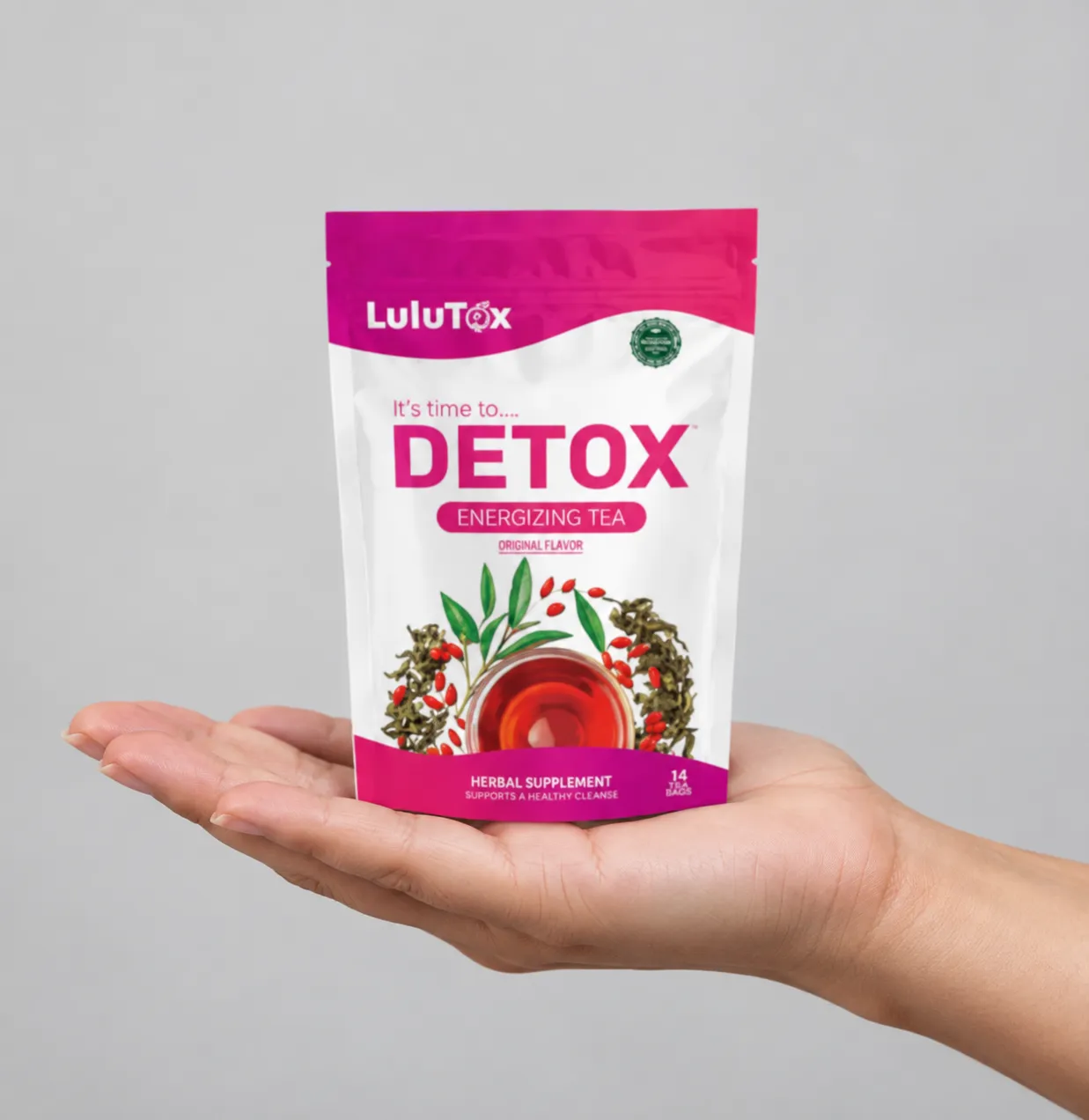 Lulutox Detox Tea — Verpackung in der Hand