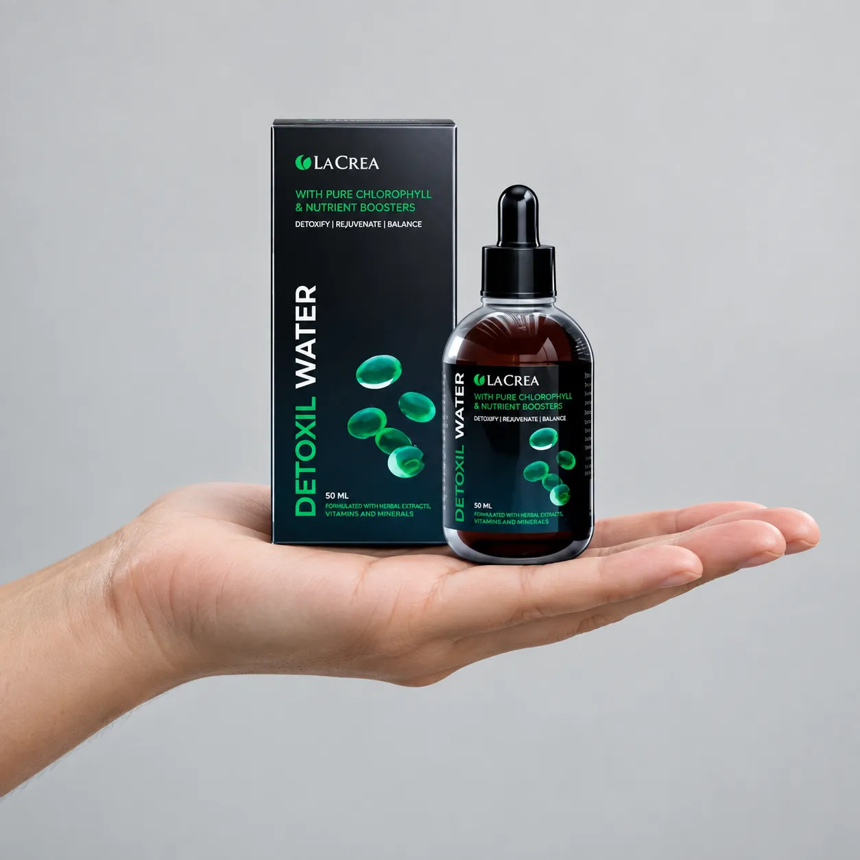 Detoxil water — Verpackung in der Hand