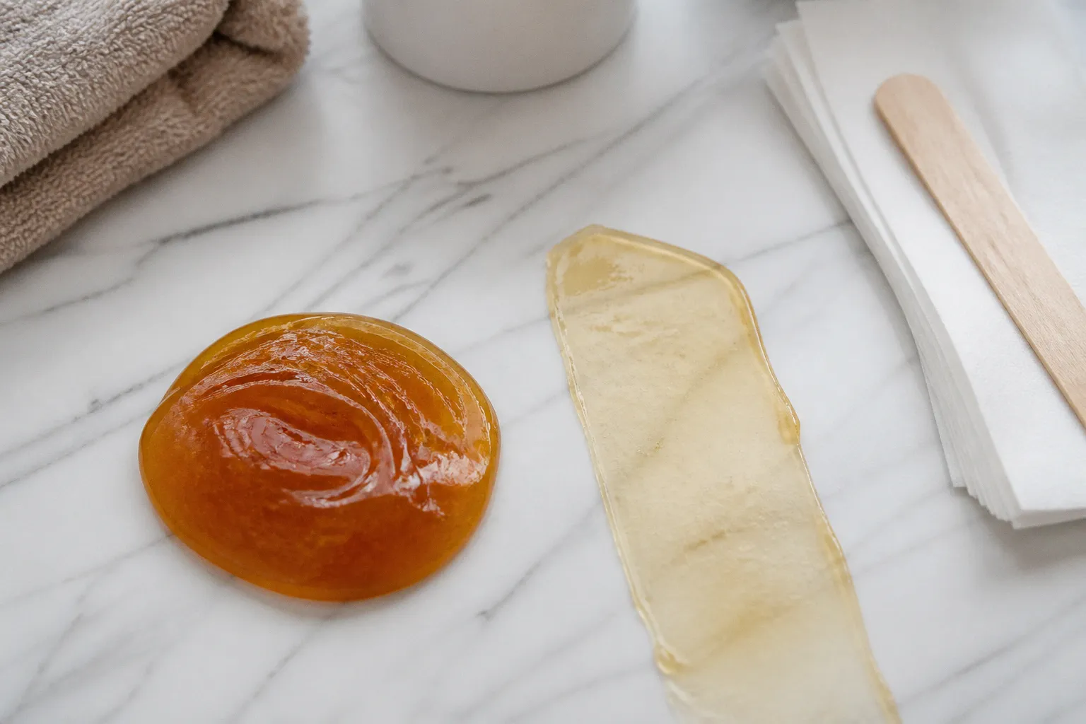 Sugaring oder Waxing: Welche Methode für sensible Haut?